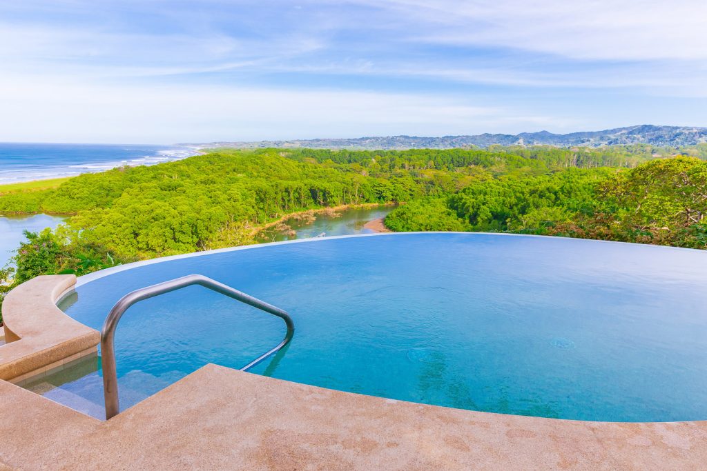 Infinity pool