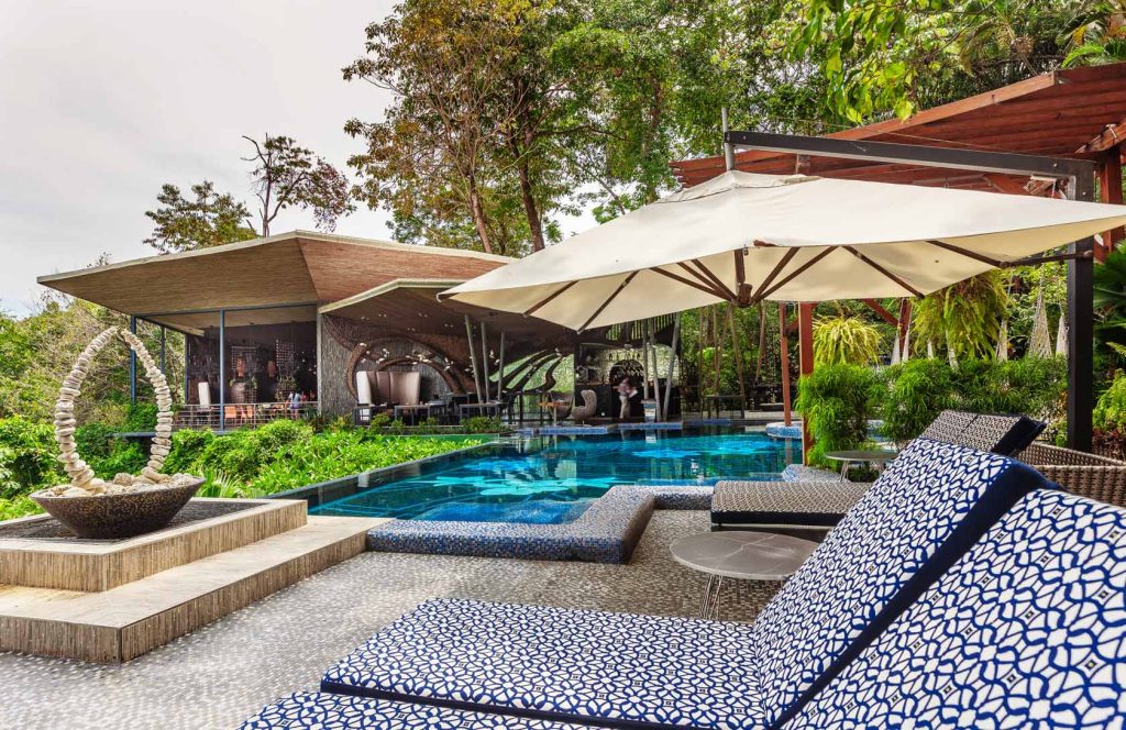 Pool and restauant