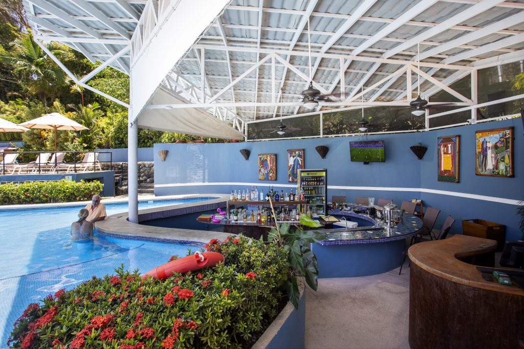 Swim up bar