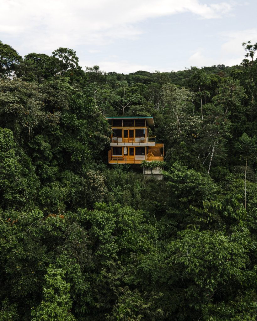 A gallery of eight photos highlighting El Remanso Rainforest Lodge’s eco-luxury experience, featuring aerial views of forest cabins, private plunge pools, hanging bridges, and sustainable wooden architecture in the Osa Peninsula.